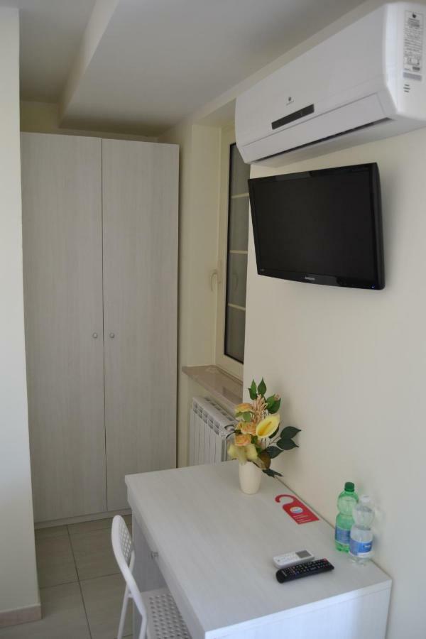 Guesthouse Holiday Formia Beach Ngoại thất bức ảnh