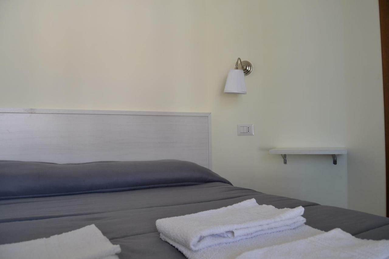 Guesthouse Holiday Formia Beach Ngoại thất bức ảnh