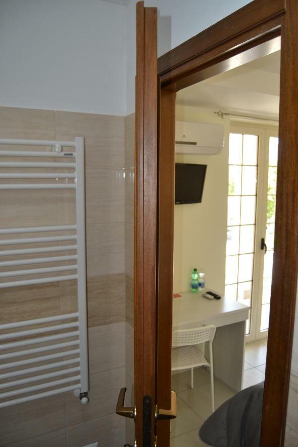Guesthouse Holiday Formia Beach Ngoại thất bức ảnh
