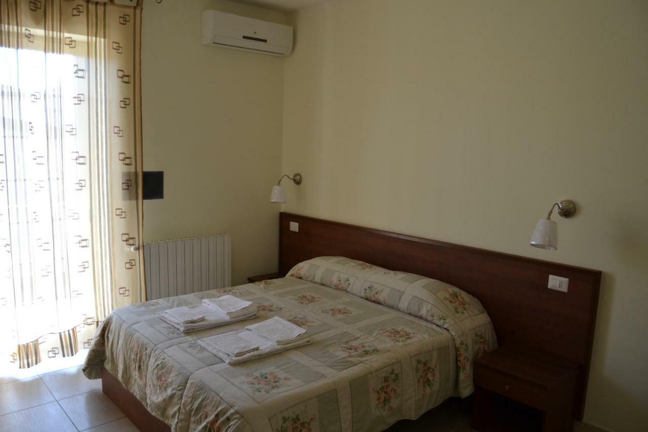Guesthouse Holiday Formia Beach Ngoại thất bức ảnh