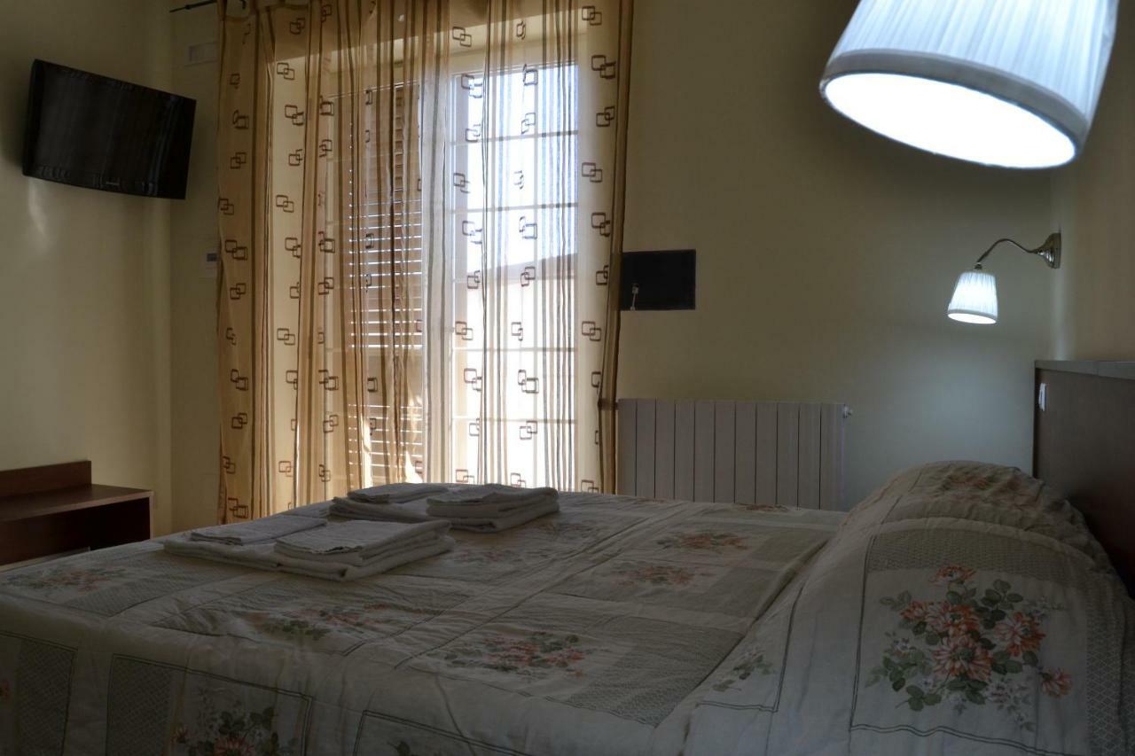 Guesthouse Holiday Formia Beach Ngoại thất bức ảnh