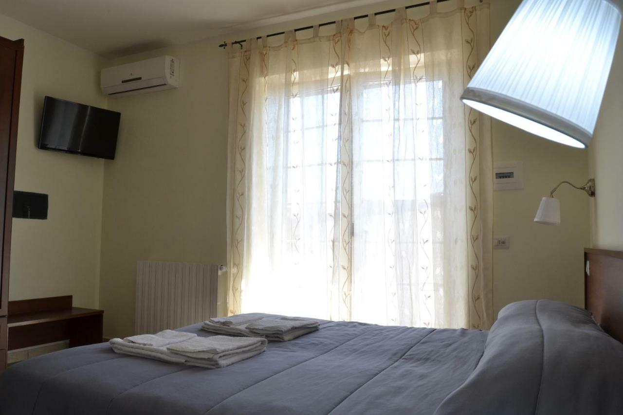 Guesthouse Holiday Formia Beach Ngoại thất bức ảnh
