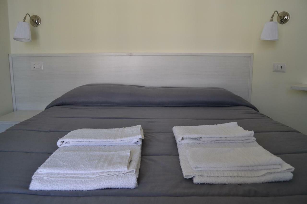 Guesthouse Holiday Formia Beach Ngoại thất bức ảnh