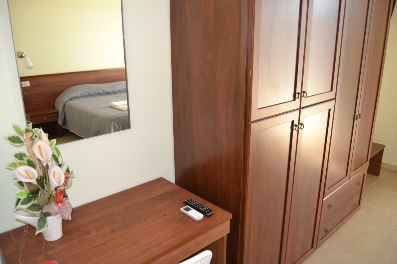 Guesthouse Holiday Formia Beach Ngoại thất bức ảnh