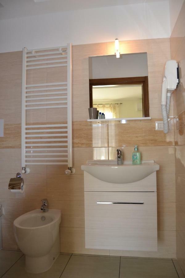 Guesthouse Holiday Formia Beach Ngoại thất bức ảnh