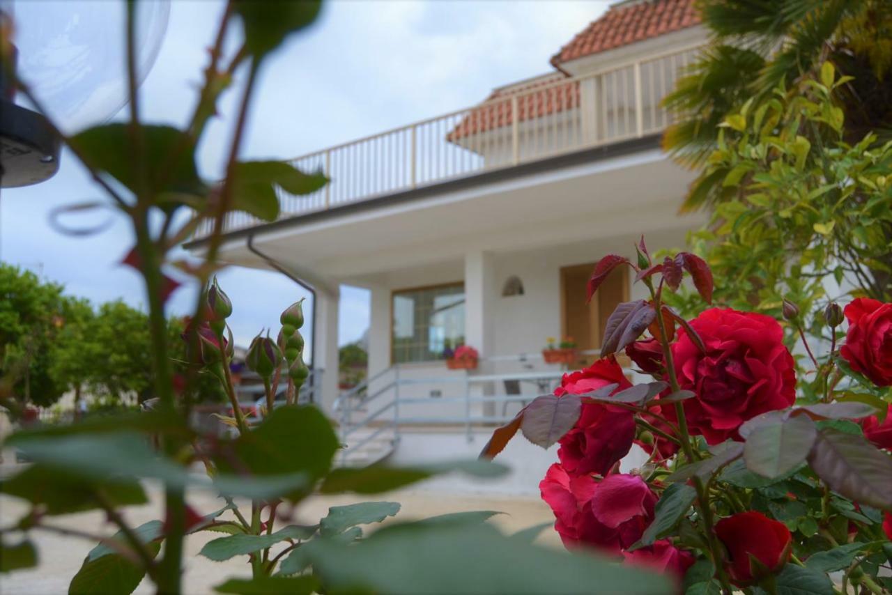 Guesthouse Holiday Formia Beach Ngoại thất bức ảnh
