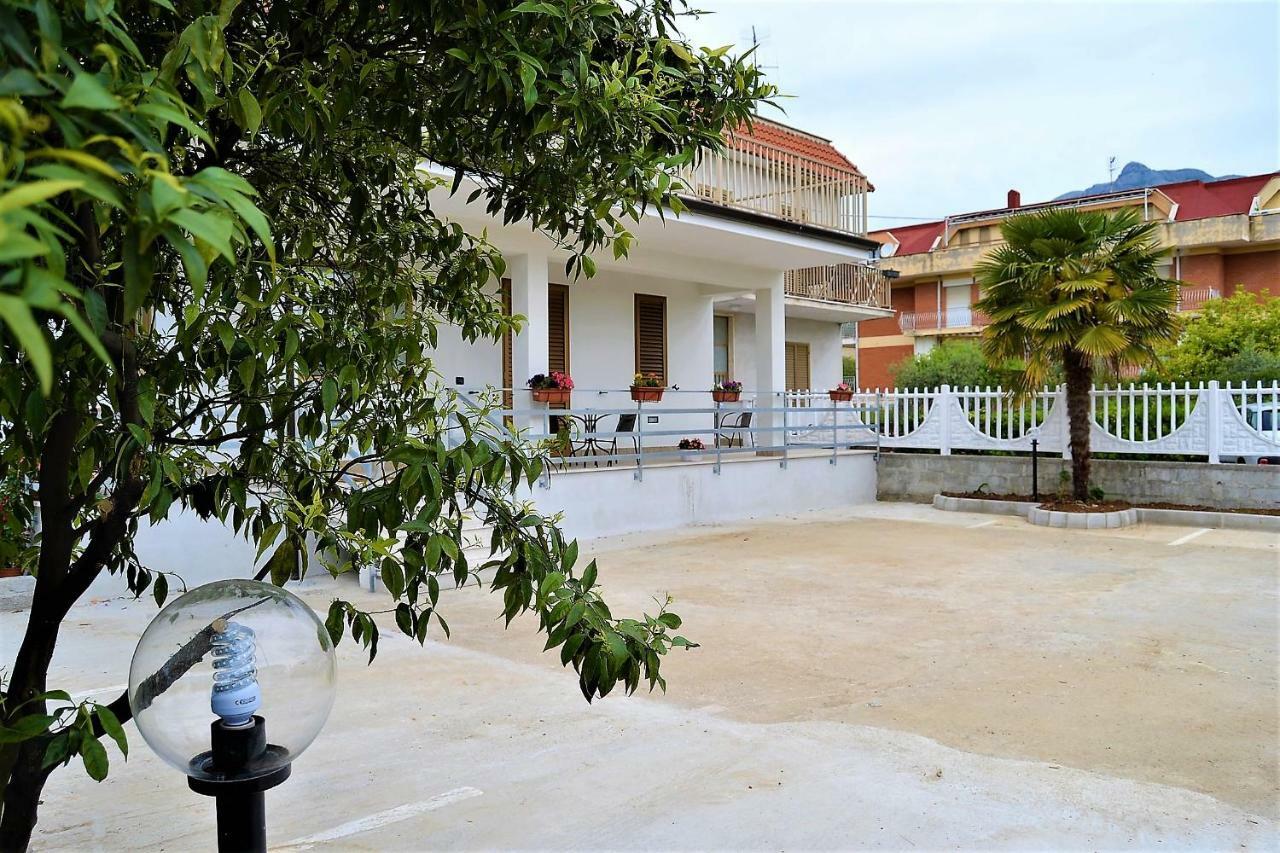 Guesthouse Holiday Formia Beach Ngoại thất bức ảnh