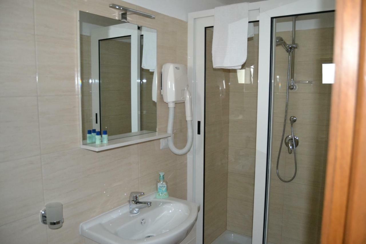 Guesthouse Holiday Formia Beach Ngoại thất bức ảnh