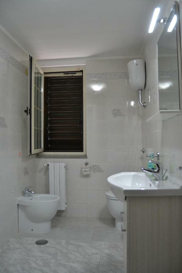 Guesthouse Holiday Formia Beach Ngoại thất bức ảnh