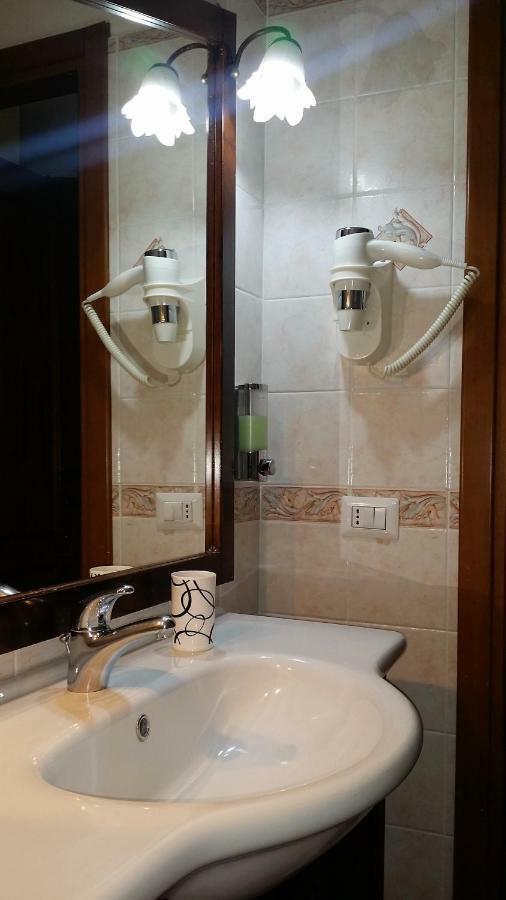Guesthouse Holiday Formia Beach Ngoại thất bức ảnh