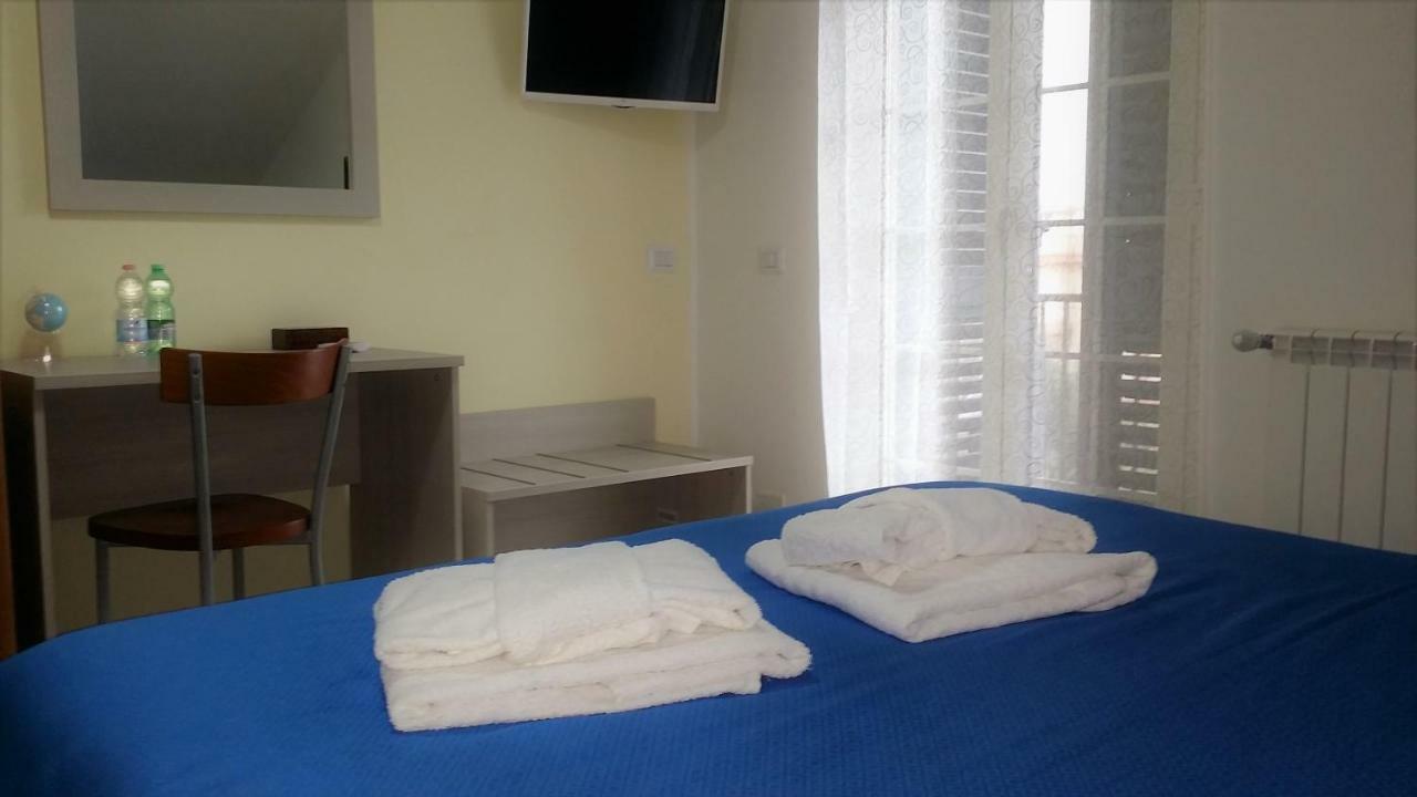 Guesthouse Holiday Formia Beach Ngoại thất bức ảnh